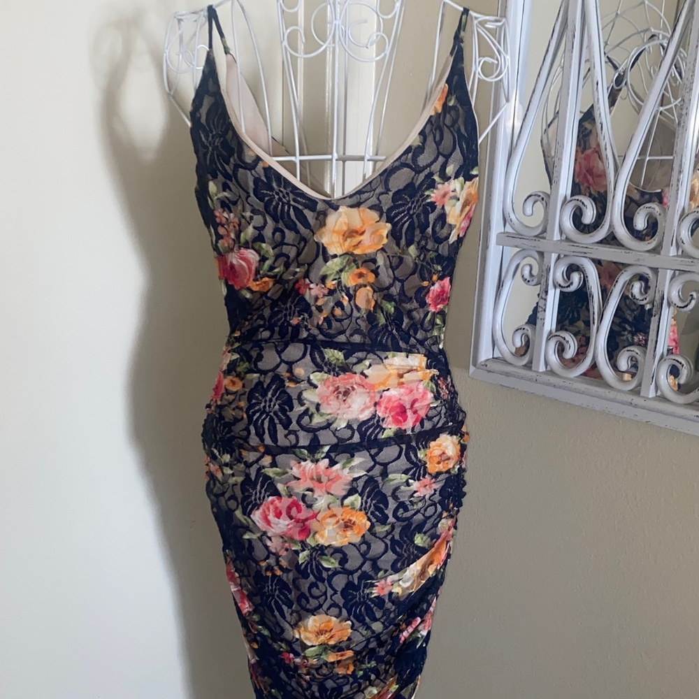 Floral Elegance Lace Midi Dress